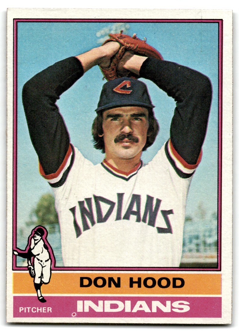 1976 Topps Don Hood #132 card front image