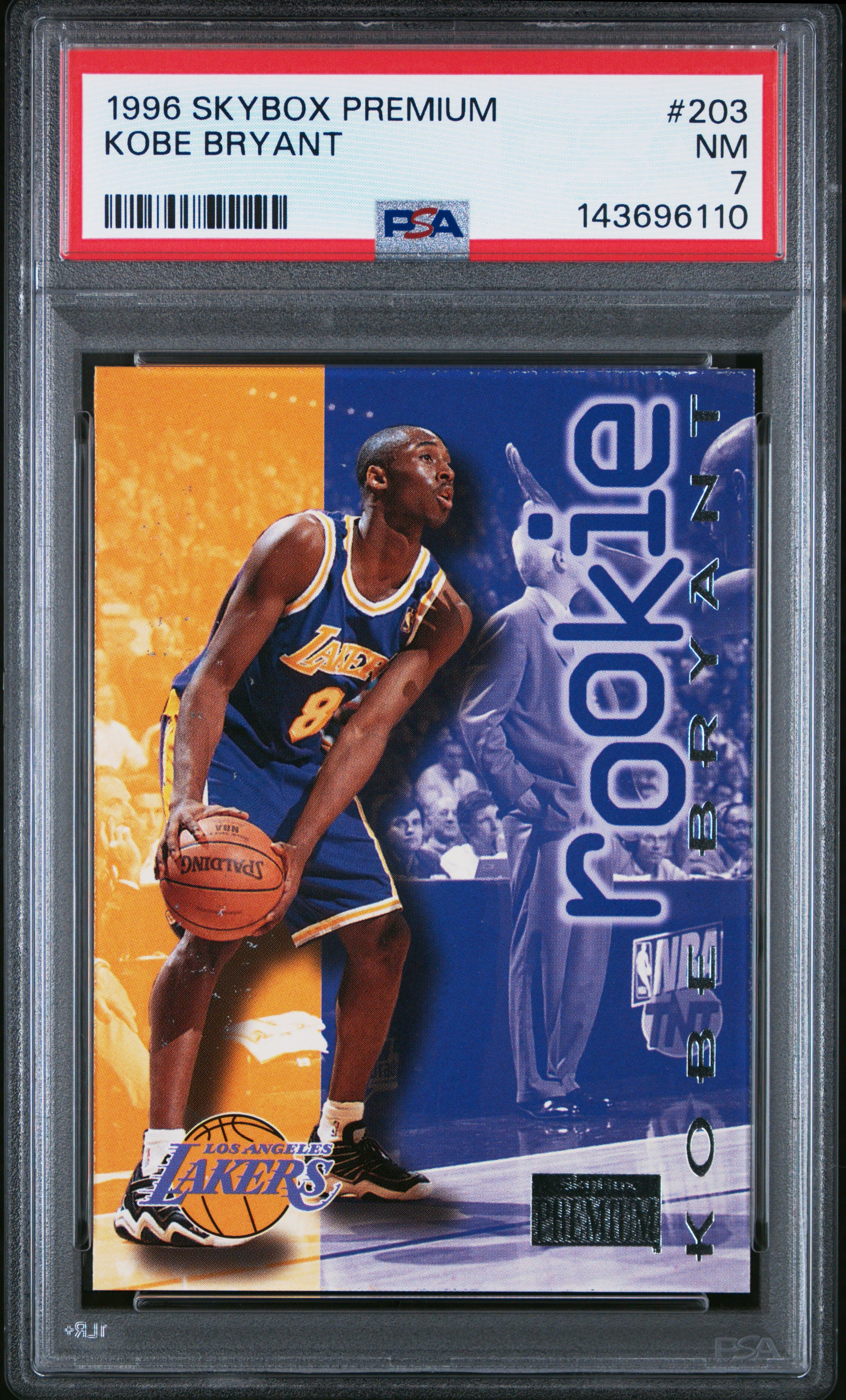 その他 KOBE BRYANT 1996 SKYBOX PREMIUM RC PSA 7 Kobe Bryant 1996-97 Skybox Premium PSA 7 #203 Los Angeles Lakers